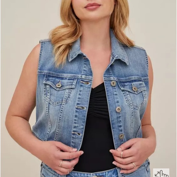 Denim Crop Vest - Picture 2 of 6